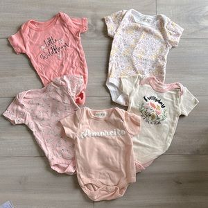 5 piece onsies bundle 💐